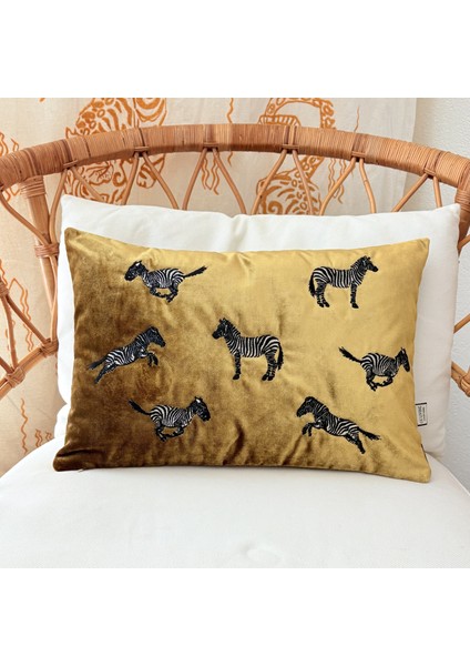 Dekoratif Zebra Desenli Kadife Kırlent Kılıfı ( 35 x 50 cm )