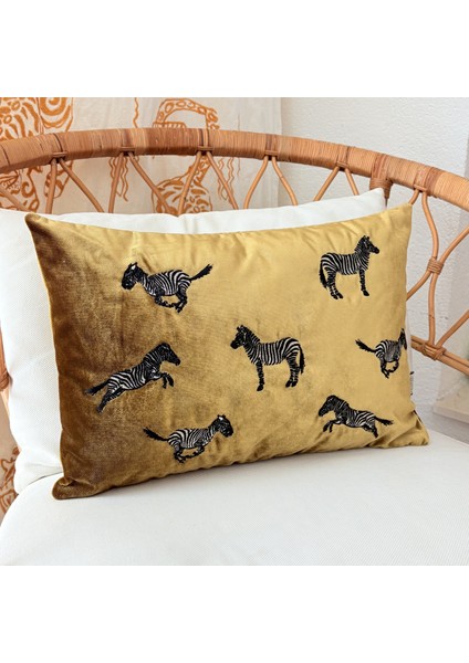 Dekoratif Zebra Desenli Kadife Kırlent Kılıfı ( 35 x 50 cm )