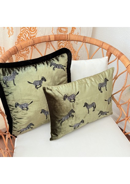 Dekoratif Zebra Desenli Kadife Kırlent Kılıfı ( 35 x 50 cm ) fiyatları
