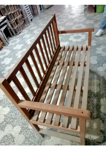 Ahşap Bahçe Bankı Kolçaklı Dış Mekan Sandalyesi Ceviz Renkli 116 x 48 x 90