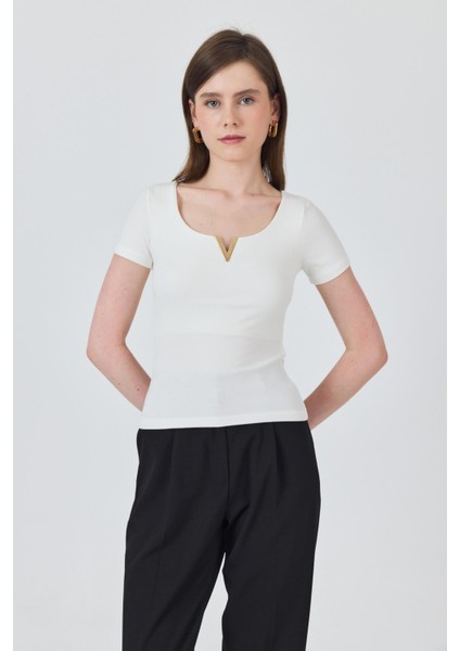 Beyaz Gold Aksesuar Detaylı Viskoz/yumuşak Kumaş Tişört 1460