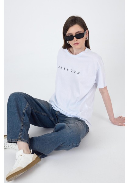 Beyaz Yazı Baskılı Pamuklu Oversize Tişört 2150-3M