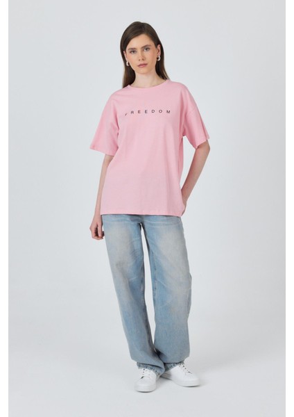 Pembe Yazı Baskılı Pamuklu Oversize Tişört 2150-3M modelleri
