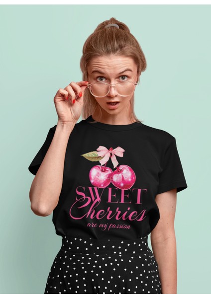 Sweet Cherrıess Baskılı Standart Kalıp Bisiklet Yaka Pamuklu Kadın Tişört