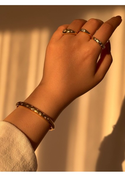 Beyaz Taşlı Yıldız Motifli Çelik Gold Ayarlanabilir Kalın Yüzük
