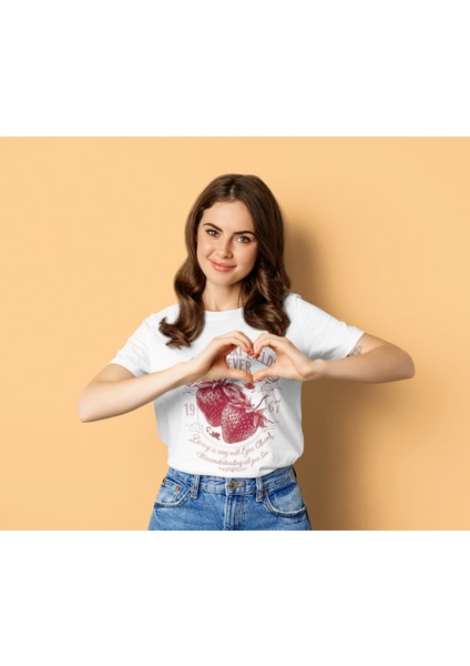 Strawberry Fıelds Forever Baskılı Standart Kalıp Bisiklet Yaka Pamuklu Kadın T-Shirt