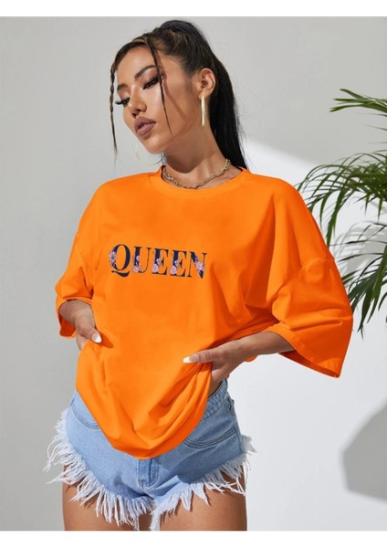 Oversize Çiçekli Queen Baskılı Kadın Gri Tişört