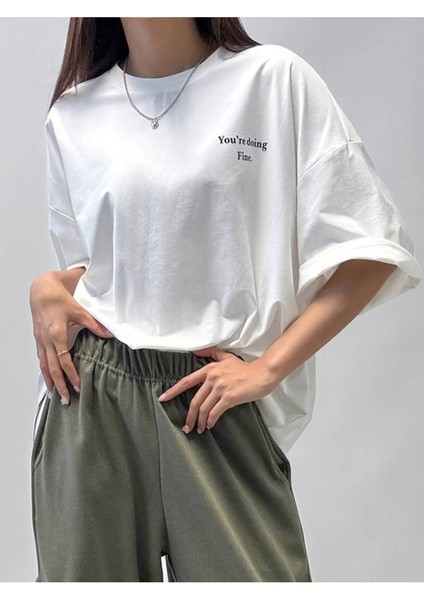 You Are Doing Fine Baskılı Bisiklet Yaka Kısa Kollu Unisex Oversize Beyaz T-Shirt fiyatları