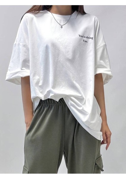 You Are Doing Fine Baskılı Bisiklet Yaka Kısa Kollu Unisex Oversize Beyaz T-Shirt fırsatları