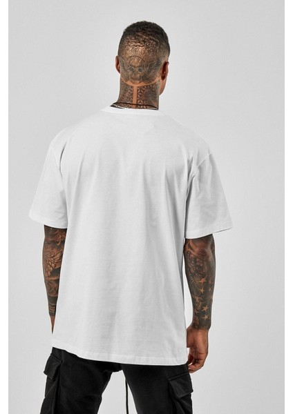 Oversize Beyaz Greed Baskılı T-Shirt fiyatları