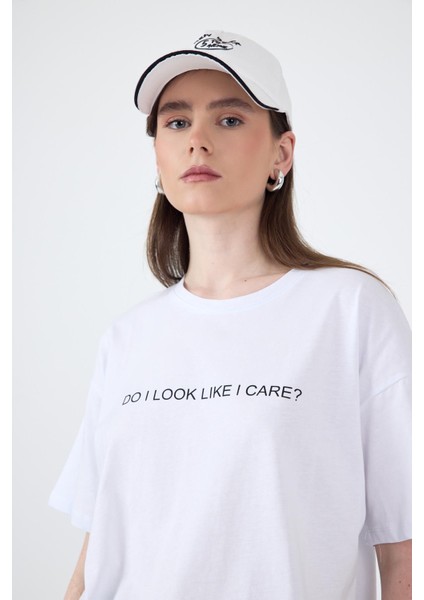 Beyaz Yazı Baskılı Oversize Pamuklu Tişört 2150-5M fırsatları