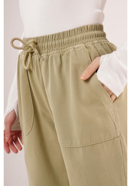 Bağlama Detaylı Cepli Yeşil Pantolon