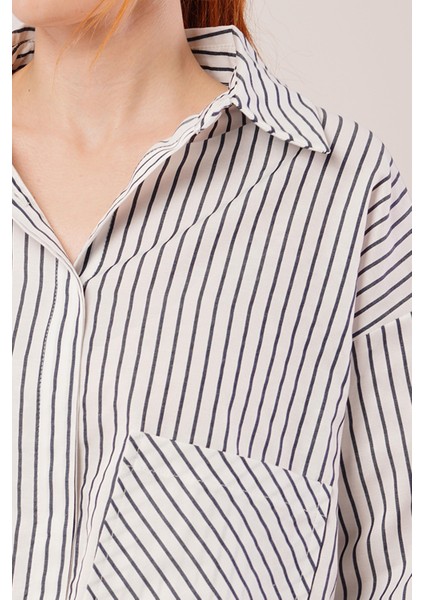 Crop Model Cepli ve Çizgili Beyaz Gömlek