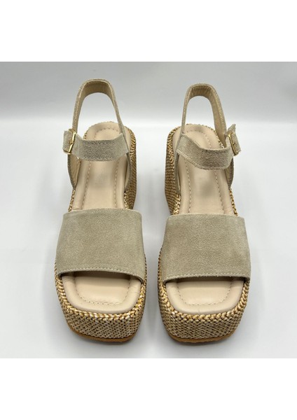 Exclusive Agatha Bej Süet Dolgu Topuk Sandalet
