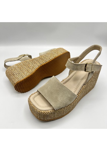 Exclusive Agatha Bej Süet Dolgu Topuk Sandalet