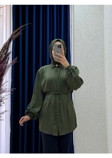 Dina Omuz ve Kol Büzgülü Saten Gömlek-Ek-Z-37-2 Zümrüt Yeşili