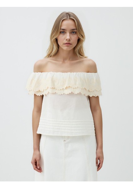 Ekru %100 Pamuk Kısa Kollu Bardot Yaka Nakışlı Dokuma Bluz