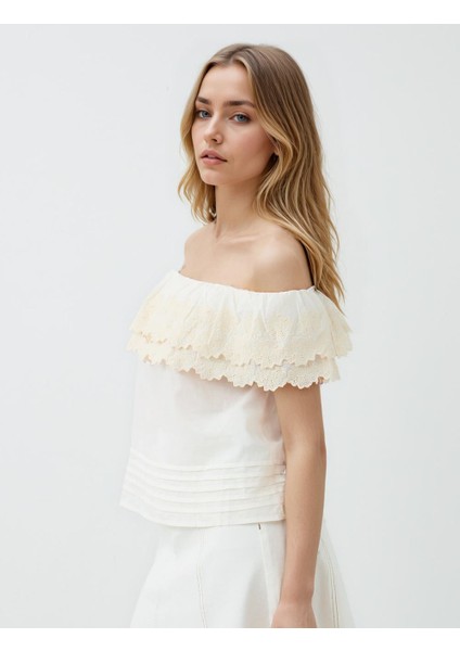 Ekru %100 Pamuk Kısa Kollu Bardot Yaka Nakışlı Dokuma Bluz fırsatları
