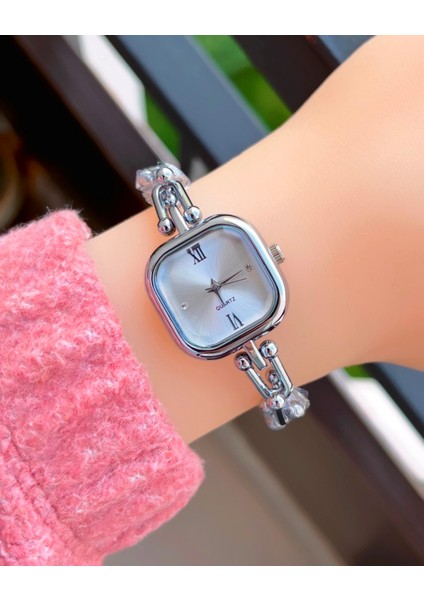 Özel Kutusunda Gümüş Renk Kare Kasa Vintage Kadın Kol Saati modelleri