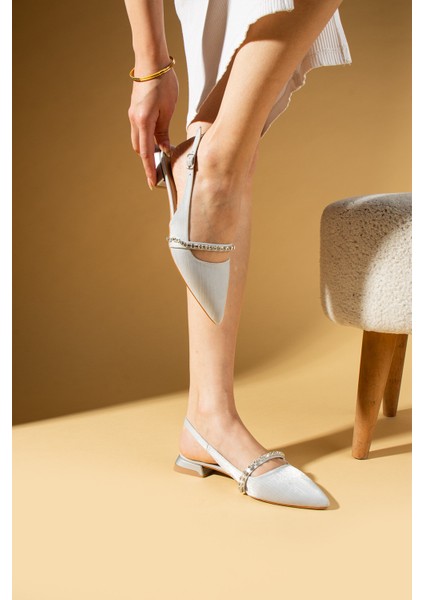 Sivri Burun Ince Bant Taşlı Tokalı Kadın Topuklu Ayakkabı 018-1615-25SATEN modelleri