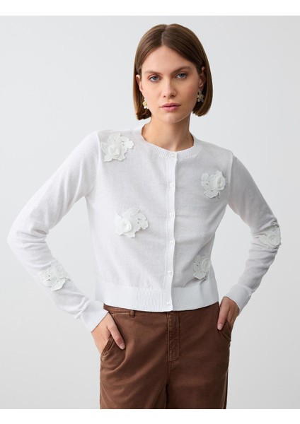 Beyaz %100 Pamuk Dar Kesim Çiçek Desenli Uzun Kollu Triko Hırka