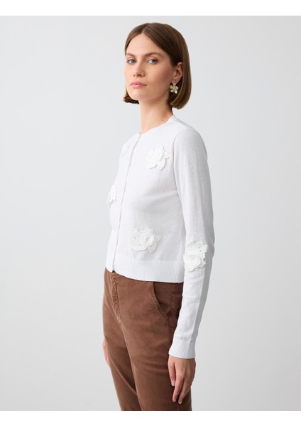Beyaz %100 Pamuk Dar Kesim Çiçek Desenli Uzun Kollu Triko Hırka modelleri