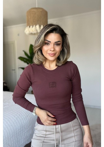 Önü Nakışlı Body Çikolata fırsatları