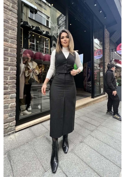 Yırtmaç Detaylı Çizgili Etek Siyah