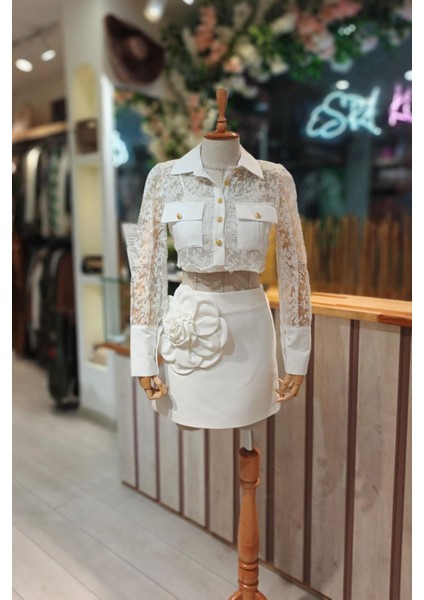 Gül Detaylı Mini Etek Beyaz
