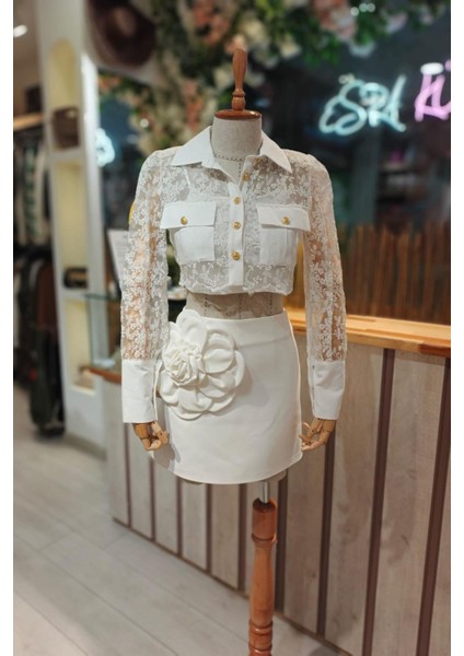 Gül Detaylı Mini Etek Beyaz