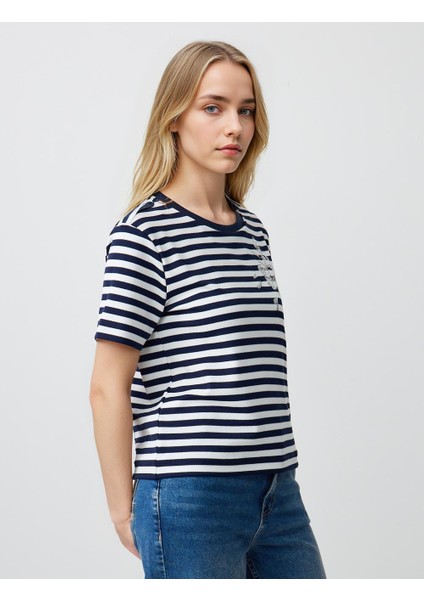 Lacivert Bisiklet Yaka Kısa Kollu Boncuk Işlemeli Tişört fırsatları