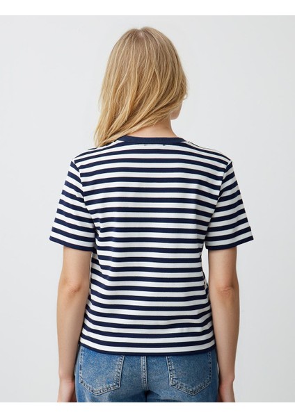 Lacivert Bisiklet Yaka Kısa Kollu Boncuk Işlemeli Tişört indirimleri