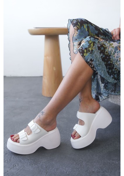 Kadın Zone Tokalı Dolgu Topuk Terlik - Beyaz