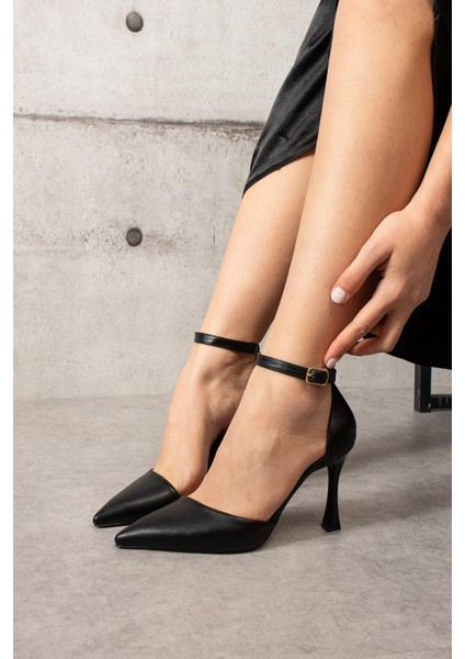 Gizella Kadın Topuklu Bilekten Dolamalı Stiletto Ön Çaprazlı Siyah Deri fiyatları