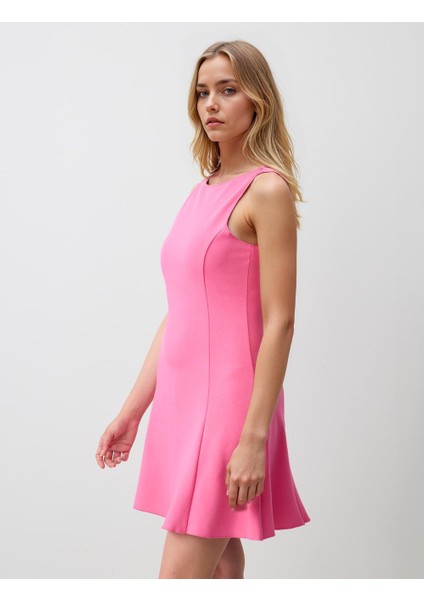 Pembe Dar Kesim Kayık Yaka Kolsuz Mini Örme Elbise