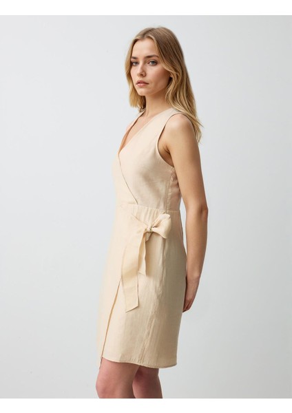 Ekru V Yaka Kolsuz Fiyonk Detaylı Dokuma Mini Elbise modelleri