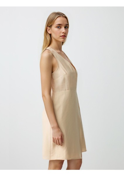 Ekru V Yaka Kolsuz Fiyonk Detaylı Dokuma Mini Elbise fırsatları