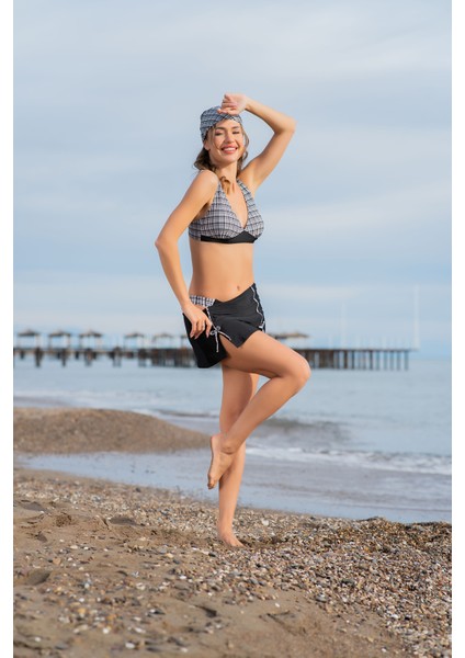 Rukomayo Siyah Beyaz Kare Desenli Geniş Üçgen Omuzdan Ayar Askılı 3'lü Takım Lycra Kumaş Etekli Bikini
