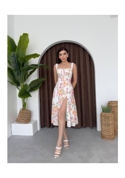 Anjelik Yırtmaç Detaylı Elbise