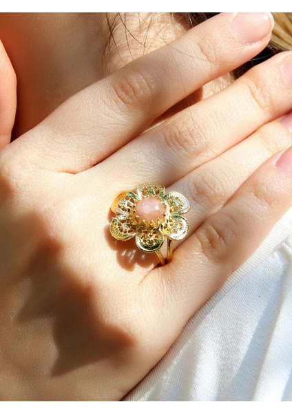 Doğal Taş Pembe Kuvars Doğal Taşlı Çiçek Model Telkari Kadın Ayarlanabilir Altın Kaplama Yüzük EUY59PKG fiyatları