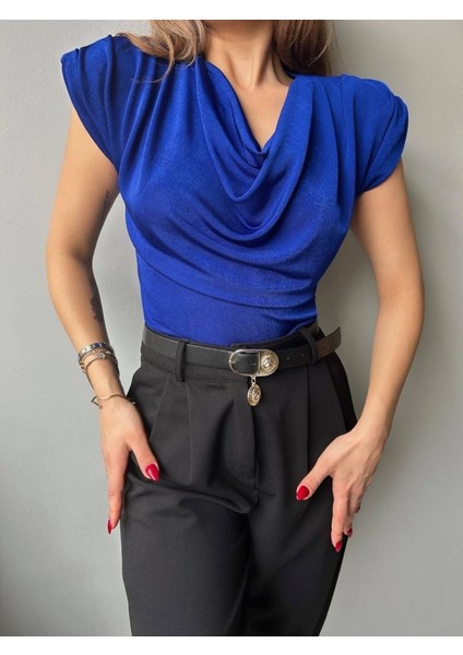 Kadın V Yaka Vatka Detay Kolsuz Dökümlü Bluz indirimleri