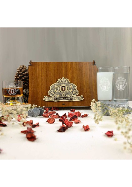 Ahşap Kutulu Arma Tasarımlı Kişiye Özel Rakı & Taşlı Viski Kadehi Seti