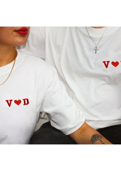 Baş Harfler ve Kalp Işlemeli Baskılı Partner Tişörtleri | Unisex Oversize | Kişiye Özel | Tatlı Hediye Fikri | Düğün Hediyesi (Harfleri Iletiniz)