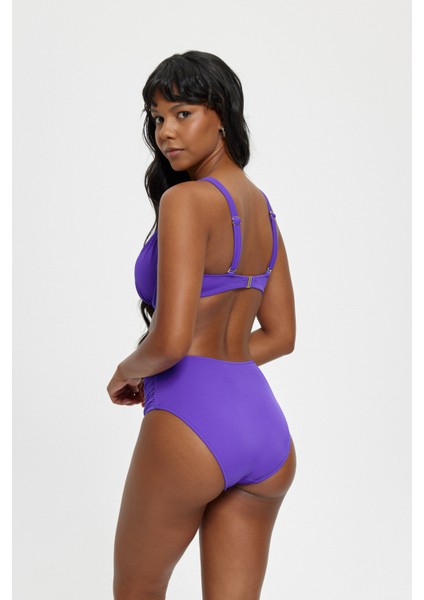 Aksesuar Detaylı Yüksek Bel Kaplı Üçgen Toparlayıcı Bikini Takımı