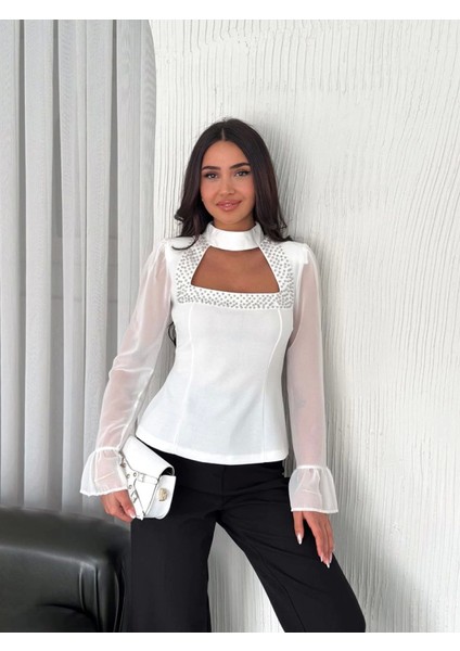 Kolları Şifon Göğüste Inci Boncuk Detaylı Bluz - Beyaz