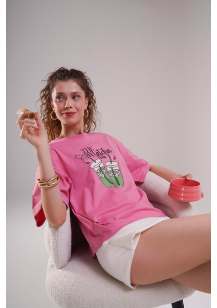Kadın Pembe Oversize Tişört - The Matcha Club Baskılı