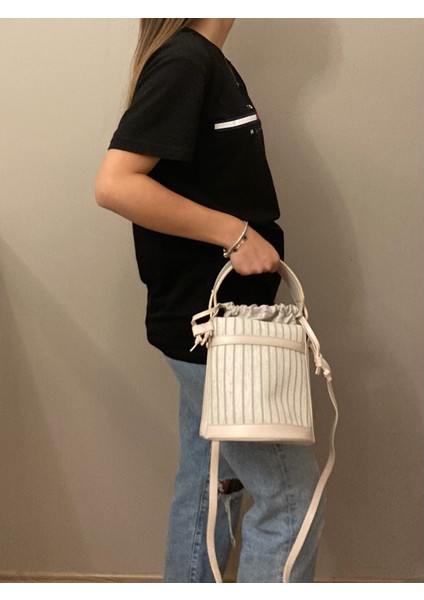 Omuz & El Çantası Trend Bej Çizgili Mini Kova Model indirimleri