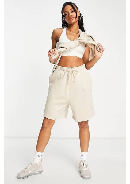 Sportswear Essentials Collection Fleece High Rise Loose Fit Short Kadın Yüksek Bel Bol Kesim Pamuklu Şort Bej fırsatları
