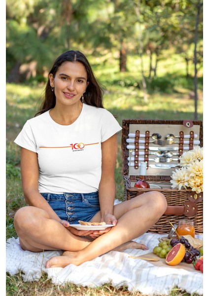 Göztepe 100. Yıl - Şan Şeref Dolu 100 Yıl Kısa Kollu Bisiklet Yaka T-Shirt Kadın