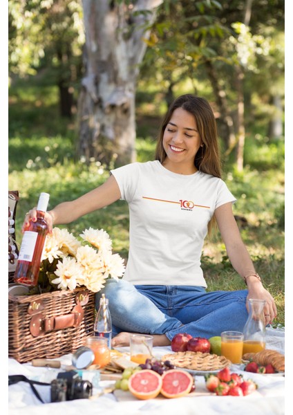 Göztepe 100. Yıl - Şan Şeref Dolu 100 Yıl Kısa Kollu Bisiklet Yaka T-Shirt Kadın fırsatları